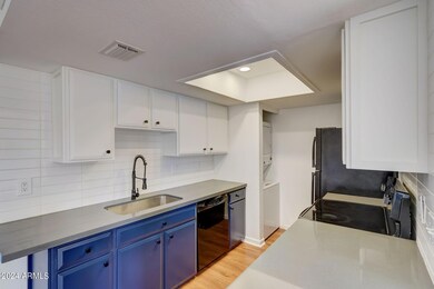 16-web-or-mls-E Palm Ln 221-014