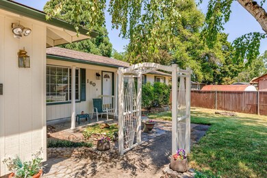 160 Centennial Cir, Central Point, OR 97502 - photo 2