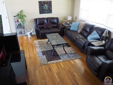 3005 SW Arnold Ave, Topeka, KS 66614 - photo 6