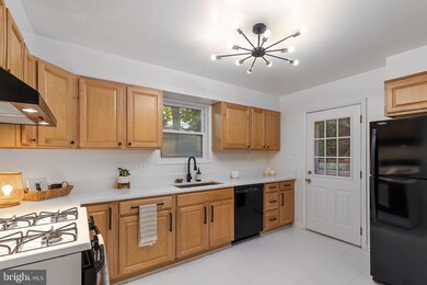 107 E Taylor Run Pkwy, Alexandria, VA 22314 - photo 4