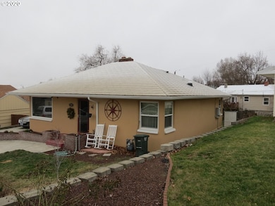 729 NW 10th St, Pendleton, OR 97801 - photo 2