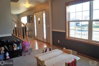 1009 E 18th St S, Newton, IA 50208 - photo 2