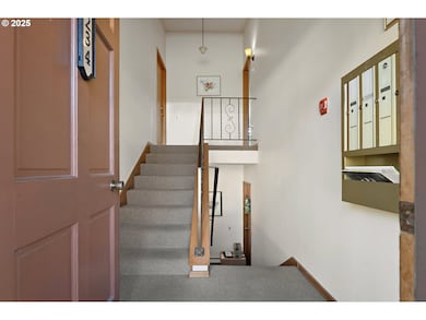 11490 SW Crown Dr unit 4, Portland, OR 97224 - photo 3