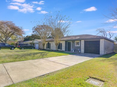 1803 Heather Ln, Alvin, TX 77511 - photo 5