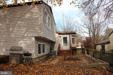 9115 Goldamber Garth, Columbia, MD 21045 - photo 2