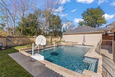 Large Sahara chlorine pool with 6.5ft depth.
