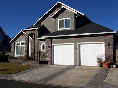 1049 Kensington Ct, Central Point, OR 97502 - photo 2