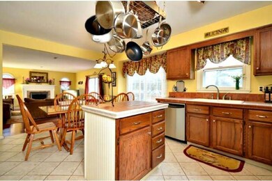 135 Hawthorne Ln, Phoenixville, PA 19460 - photo 4