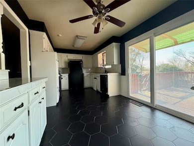 1904 S 21st St, Chickasha, OK 73018 - photo 5