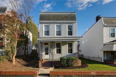 View of front property featuring a front lawn