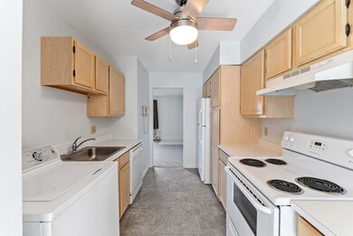 93 Collins St unit E5, Chicopee, MA 01022 - photo 7