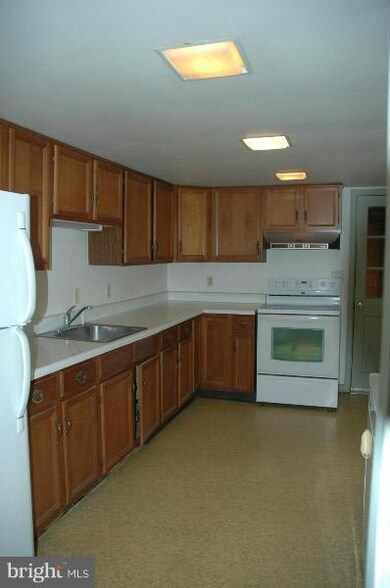 27469 Southside Island Creek Rd, Trappe, MD 21673 - photo 3