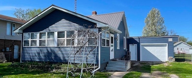 305 W New York St, Knox, IN 46534 - photo 2