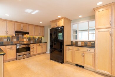 38 Patton St, Rochester, NH 03867 - photo 5