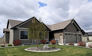 1718 E Thunder Mountain Front View-KATHY