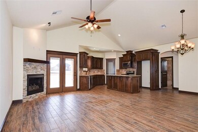 1605 Pinewood Dr, Moore, OK 73160 - photo 5