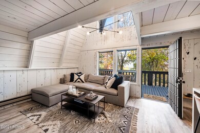 3_Living-Room_high_3765474