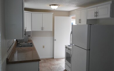 16 Leatherleaf Cir, Springfield, MA 01109 - photo 3