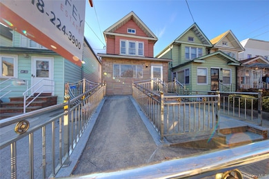 89-10 121st St, Jamaica, NY 11418 - photo 2