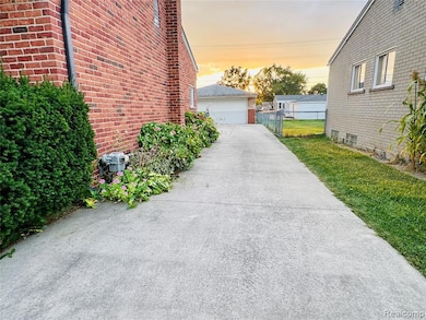 25227 Marilyn Ave, Warren, MI 48089 - photo 2