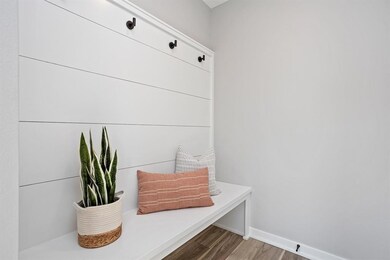 2738 Fleur Dr unit 23, Des Moines, IA 50321 - photo 5