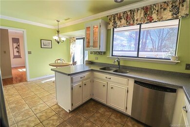 CORIAN COUNTERS & STAINLESS APPLIANCES