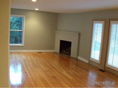 Living room with Fireplace