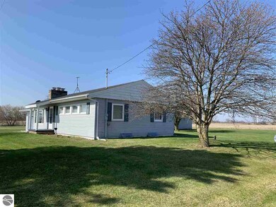 2512 S Baldwin Rd, Ithaca, MI 48847 - photo 2