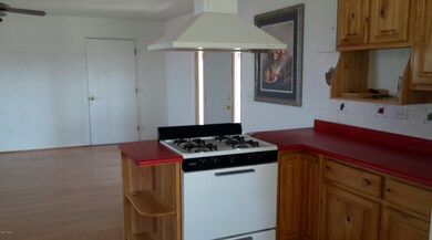 Kitchen & Dining