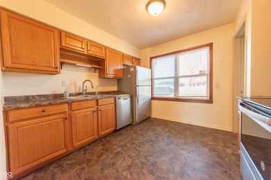 234 Lincoln St, Columbus, IN 47201 - photo 6