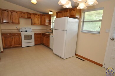 4301 SW 34th St, Topeka, KS 66614 - photo 5