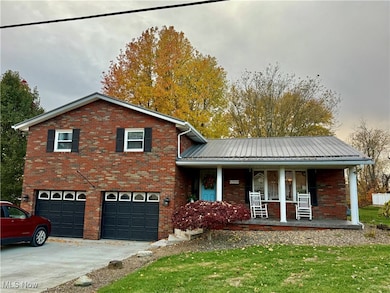 939 Robin Hood Dr, Follansbee, WV 26037 - photo 2