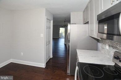 15281 Forest Grove Dr, Woodbridge, VA 22191 - photo 5