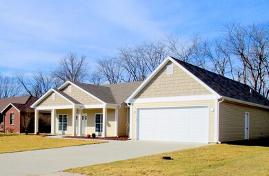 Another front view of 805 Fox Run