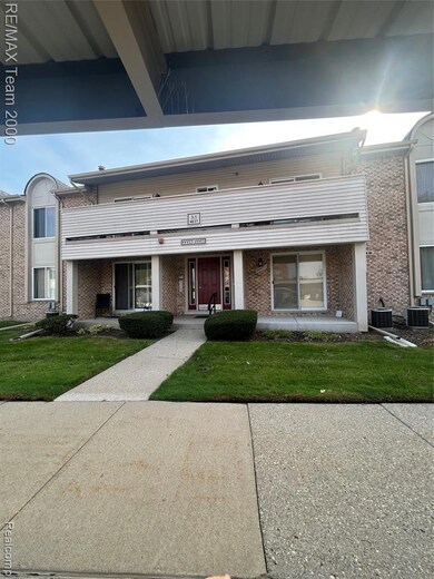 44455 Savery Dr unit 119, Canton, MI 48187 - photo 2