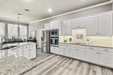 317 Frazier Dr, Hurst, TX 76053 - photo 2