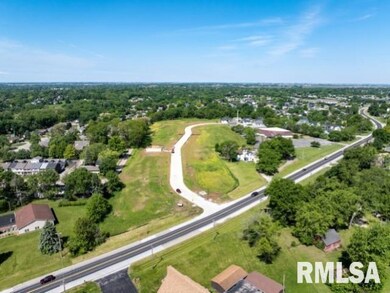 4815 Willow Cir, Davenport, IA 52806 - photo 2