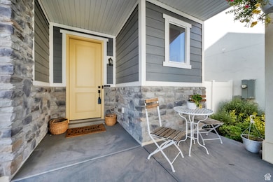 1713 W Parkview Dr, Syracuse, UT 84075 - photo 2