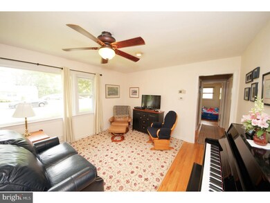 113 Springcrest Dr, Hightstown, NJ 08520 - photo 5