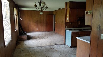 2043 Rebecca St, Laurel, MS 39440 - photo 3