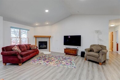 4113 Bayview Ct, Des Moines, IA 50320 - photo 5