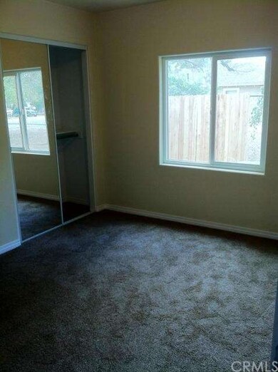 This second room, slightly smaller than the larges