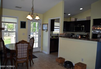 Dining/kitchen