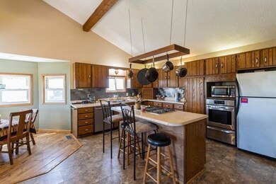 SS appliances, lots of cabinets