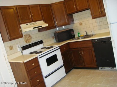 206 Falls Cir, Bushkill, PA 18324 - photo 3