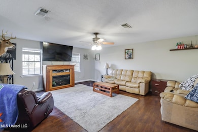 210 Mcgregor St N, Wiggins, MS 39577 - photo 3