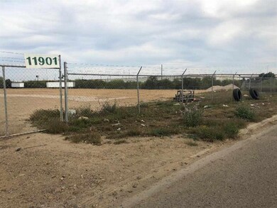 11901 Hayter Rd, Laredo, TX 78045 - photo 4