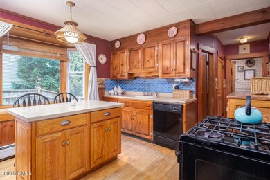 Hallkitchen2