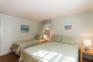 ...with a queen sized and twin beds.