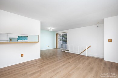2718 Glenbridge Ct, Ann Arbor, MI 48104 - photo 3
